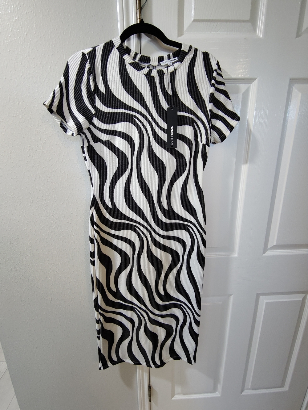 New Fashion Nova Print Stretch Ribbed Knee Length Dress XL Fits Like Medium